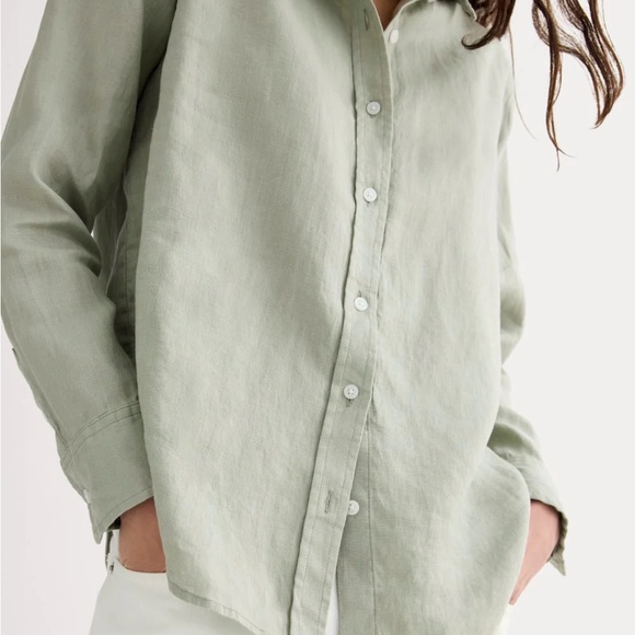 Everlane Must-Have Shirt in Linen - Picture 2 of 4
